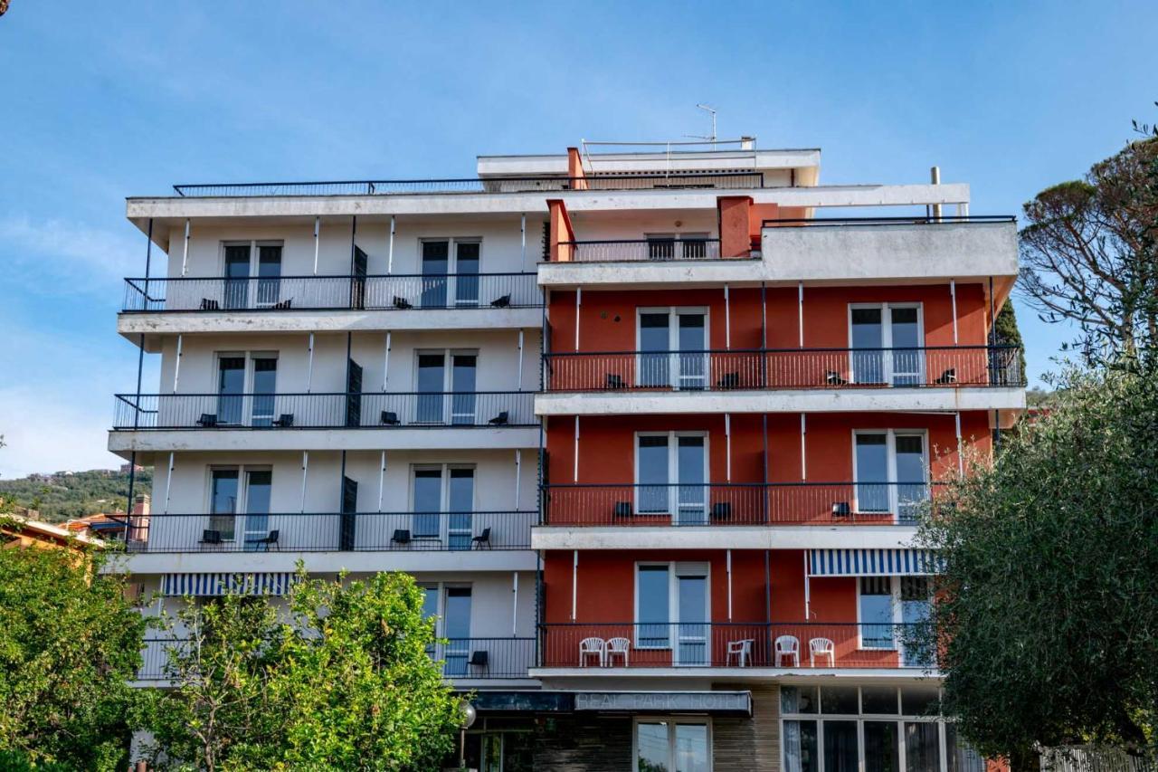 Real Park Hotel กาวีดีลาวานญา ภายนอก รูปภาพ